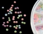 11 karuzela jasne pastelowe F perełki perłowe ozdoby mix kolorów