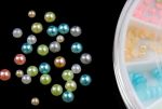 10 karuzela jasne pastelowe N perełki perłowe ozdoby mix kolorów